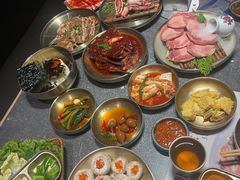 -草家酱蟹炭火烤肉店(珲春南路二店)