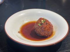 鸭蛋黄狮子头-梅飞酒家(桑园路店)