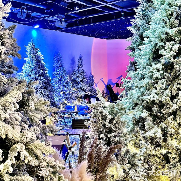 哈尔滨下雪的烧烤店也太浪漫了～