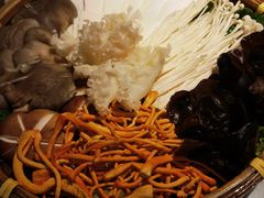 -尚尚仙·酸汤猪手·猪肚鸡火锅(华联万柳购物中心店)