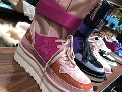 -UGG(燕莎奥特莱斯购物中心店)