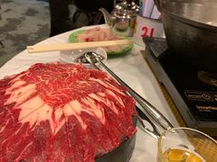 安格斯牛肉-鲜入围煮花胶鸡海鲜火锅