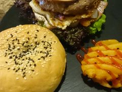 -HIGH FIVE哈福手工汉堡(桂林路店)