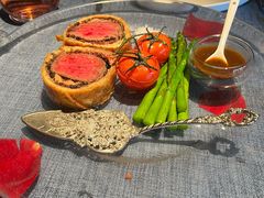 惠灵顿牛排-弦月窗LUNETTE BY AMANDA(复兴路店)