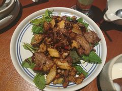 干巴煸藕条配鲜薄荷-云海肴·汽锅鸡·云南菜(天山百盛优客店)