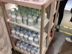 -名创优品(北京新中关购物中心地铁层店)