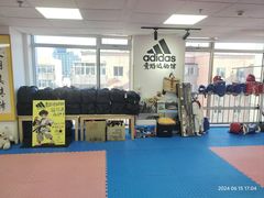 -adidas壹跆运动馆(世纪经贸大厦店)