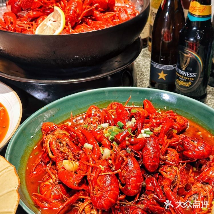 喝酒嗦虾看球赛⚽这才是人生啊