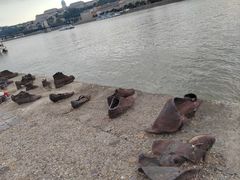 -多瑙河畔鞋履雕塑