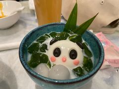 奶盖椰汁熊猫冰粉-孔雀云贵川·融合菜(长宁来福士店)