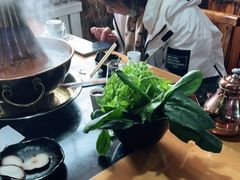 -果松木炭酸菜铜火锅·外婆参鸡汤