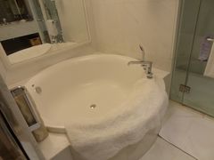 -苏州金鸡湖中茵皇冠假日酒店