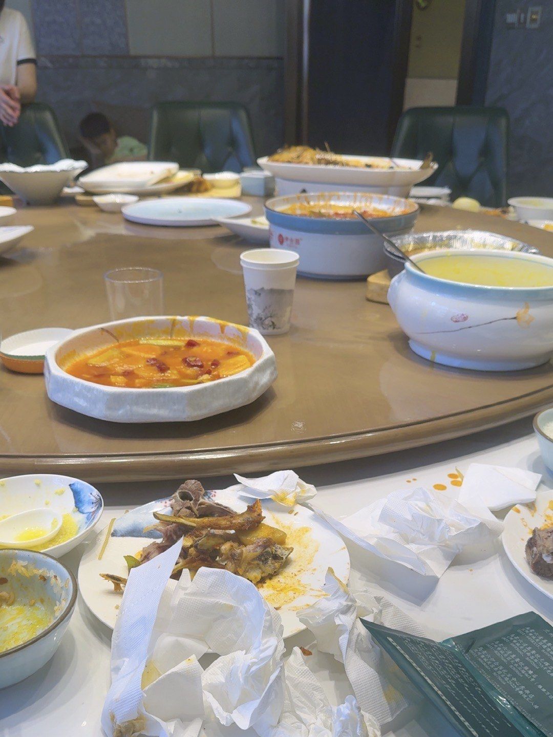 马老六手抓羊肉是餐厅的招牌菜,选用优质羊