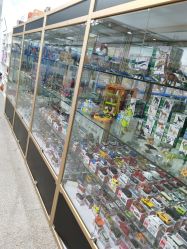 -逝水玩具折扣店
