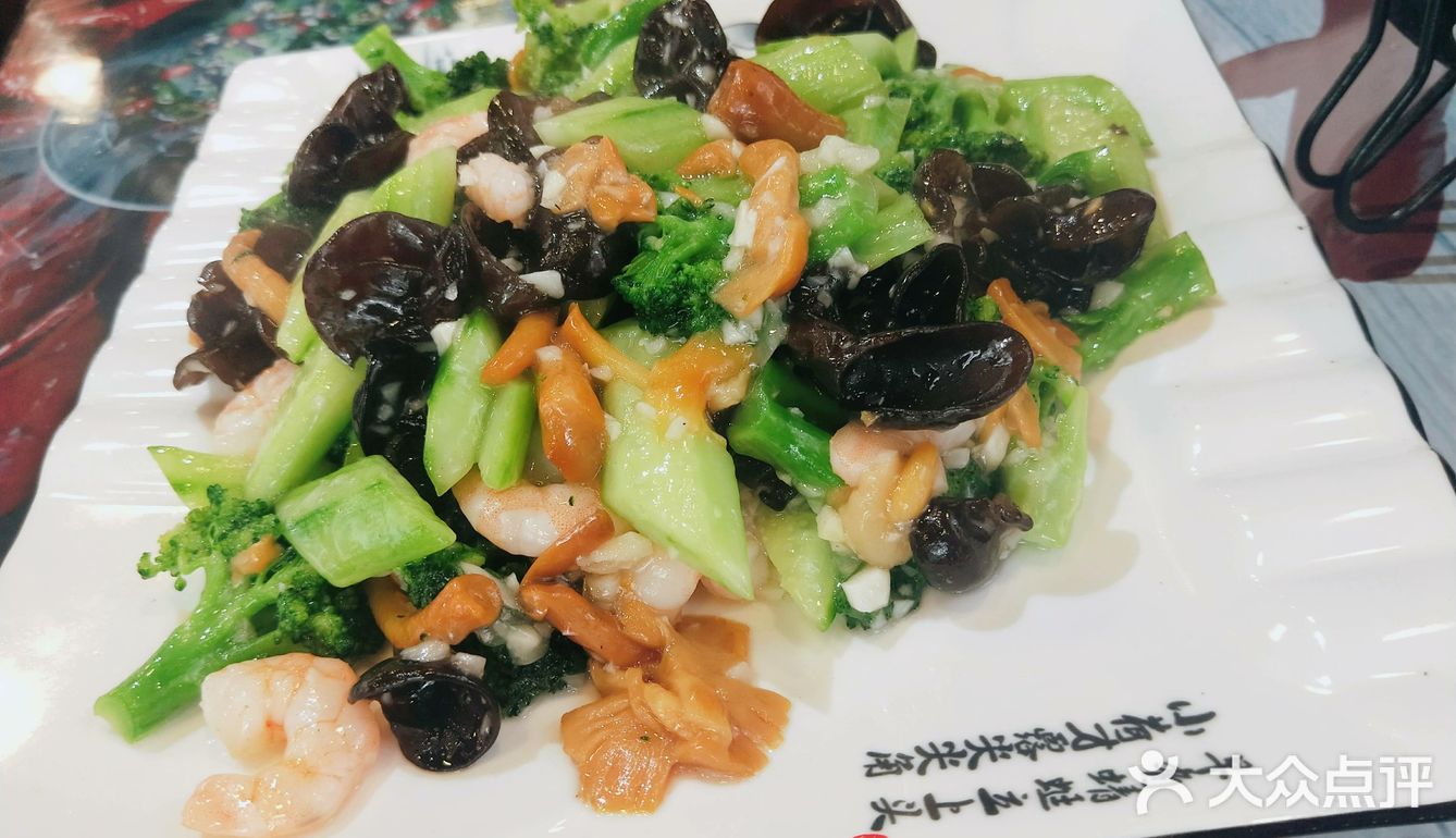 量大、料足、味鲜!打卡网红龙虾牛蛙锅店