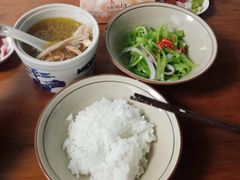 墨鱼炖鸡-玉滋補