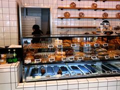 面包甜点陈列柜-81BAKERY(大学路店)