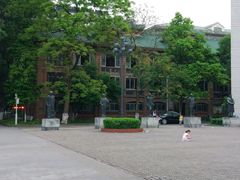 -近代中国十八先贤铜像广场(广州校区)