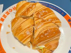 吉列猪扒伯友牛角包-伯友茶记(中华广场店)