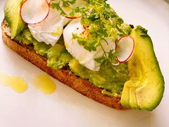 牛油果温泉蛋吐司-O'mills Sourdough Bakery&Bistro(永嘉路店)