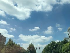 -莫泰168桂林路店-路面停车场