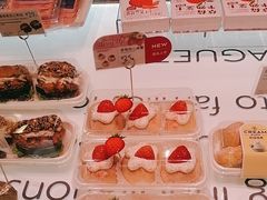 -PARIS BAGUETTE巴黎贝甜(周浦万达店)