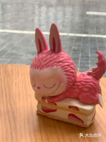 好家伙！拉布布草莓脆皮蛋糕！