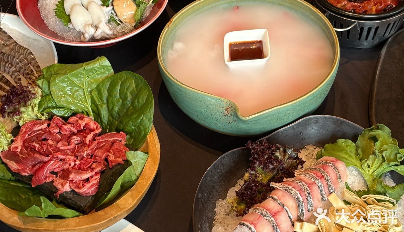 它家火锅是直接把海鲜市场搬进店里了⁉️