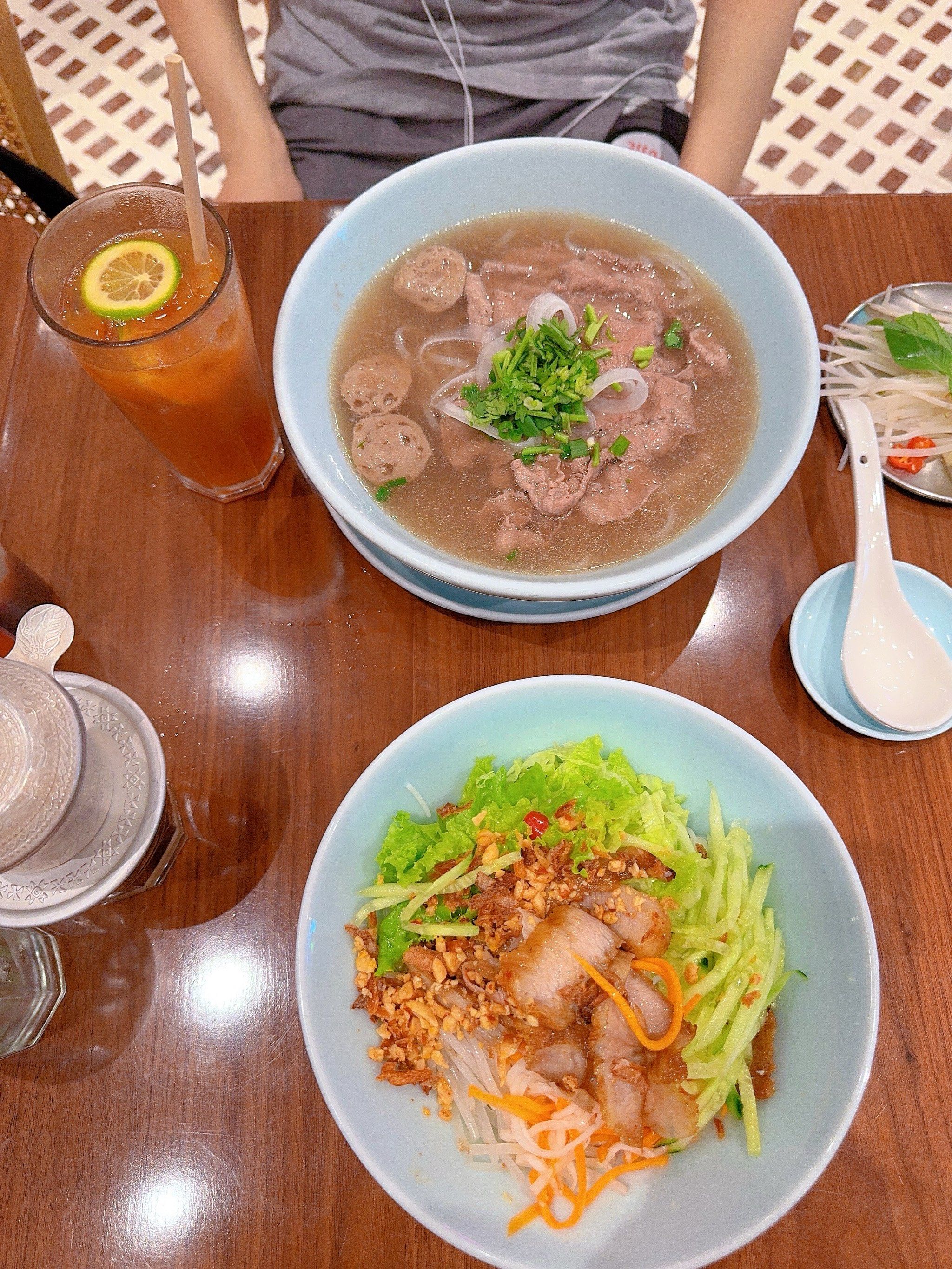 特意来人广吃西贡妈妈,菜品味道正,咖啡有特色