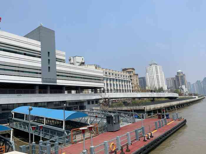 摆渡站(陆家浜路站)-"酒店旁边就是个摆渡站,看了下大众,这个摆.