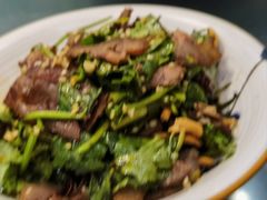 香菜拌牛肉-董厨煨汤馆(车站路店)