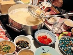 -尚尚仙·酸汤猪手·猪肚鸡火锅(华联万柳购物中心店)