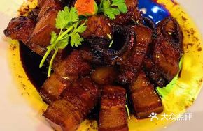 Signature Fish-Embraced Braised Pork