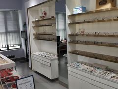 -视野联行眼镜•蔡司•依视路(温江店)