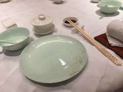 餐具摆设-金陵饭店·梅苑