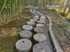 -雪山彩虹谷景区