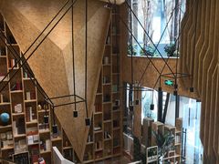 -新华里咖啡书吧(新华书店小寨店)