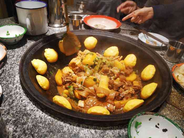 外婆柴火铁锅炖