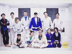 -菠萝格斗巴西柔术训练馆