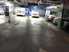 -繁花中心-停车场
