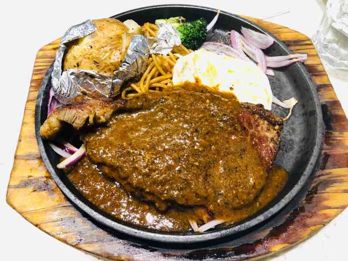 秀玉红茶坊(恒茂店)-"牛排七分熟比较好吃 印尼炒饭东西超多.