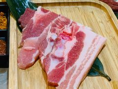 猪雪花肉-哈哈碳都·牛肋条无限自助烤肉(台江万达店)