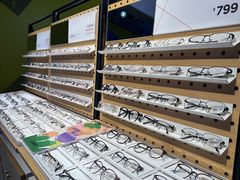 -LOOK眼镜·蔡司依视路配镜(宝山万达店)