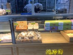 面包甜点陈列柜-鲍师傅糕点(江苏路店)
