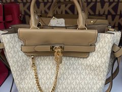 -燕莎奥特莱斯购物中心