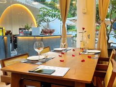 -Mark&Mars Restaurant