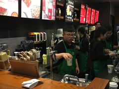 -星巴克(上海虹桥新天地二店)