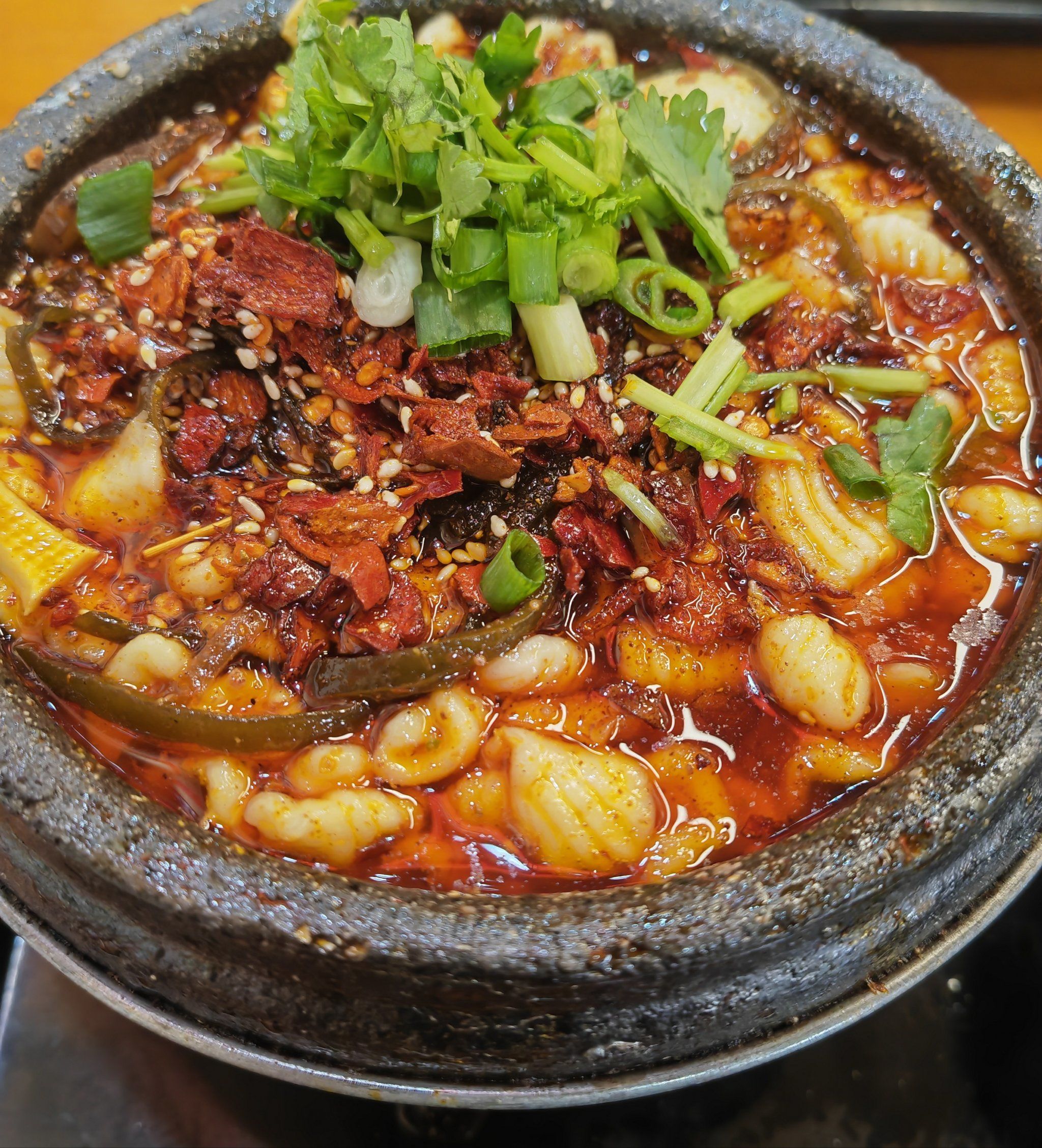 这家砂锅可以免费续粉,味道不错,配上华莱士真不错