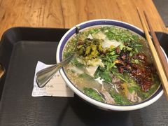 -云阿蛮云南生烫牛肉米线(奉贤路店)