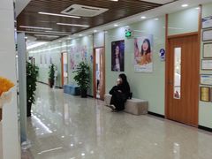 -茂菊口腔连锁(浦东南路店)